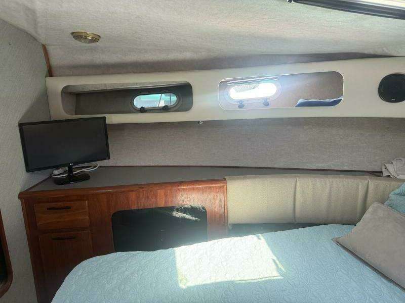 Shelter Belle 38ft Bayliner Yacht For Sale