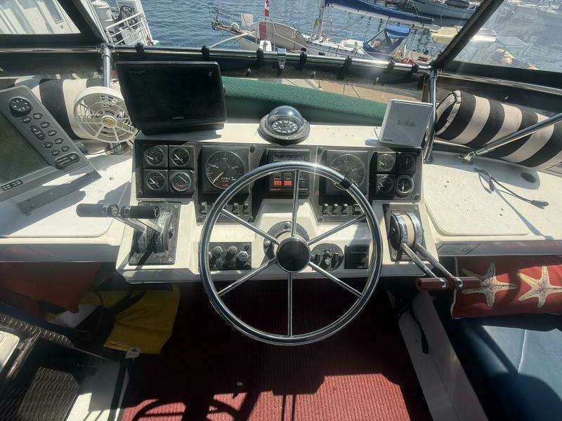 Shelter Belle 38ft Bayliner Yacht For Sale