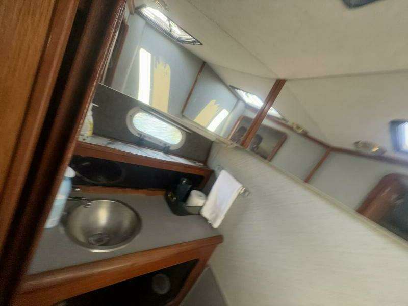 Shelter Belle 38ft Bayliner Yacht For Sale