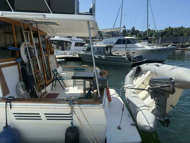 Shelter Belle 38ft Bayliner Yacht For Sale
