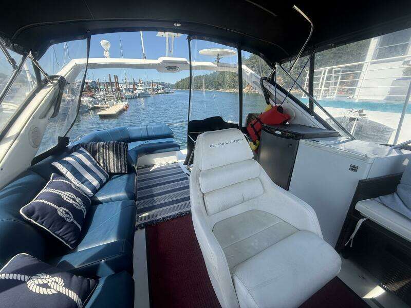 Shelter Belle 38ft Bayliner Yacht For Sale