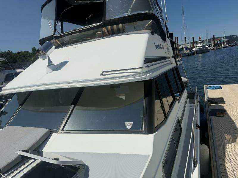 Shelter Belle 38ft Bayliner Yacht For Sale
