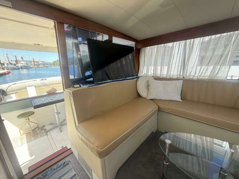Shelter Belle 38ft Bayliner Yacht For Sale
