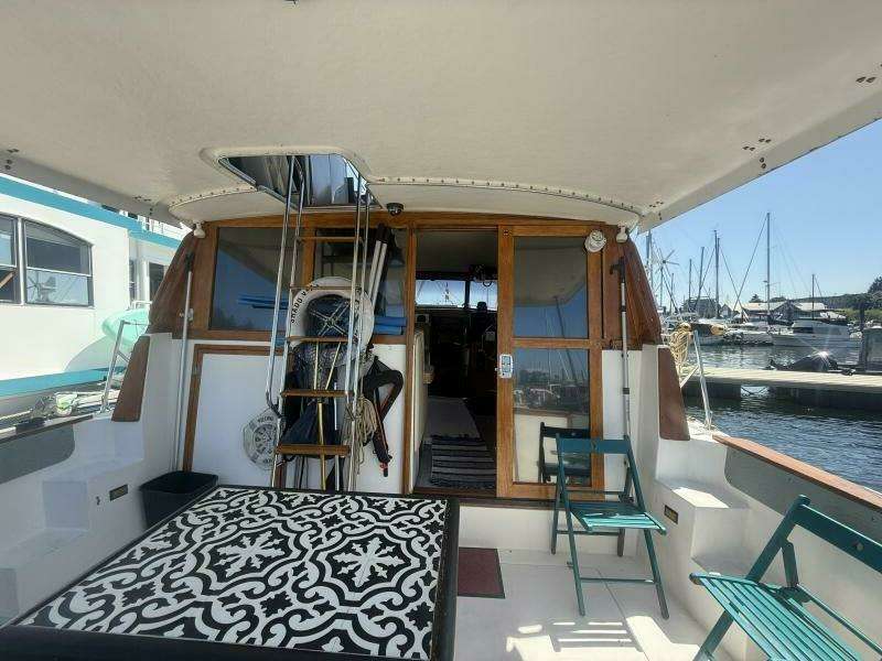 Shelter Belle 38ft Bayliner Yacht For Sale