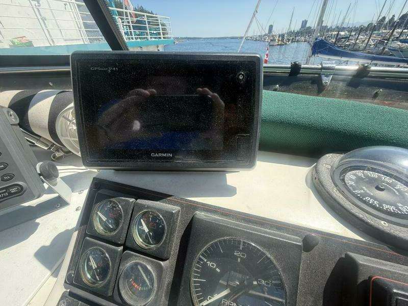 Shelter Belle 38ft Bayliner Yacht For Sale