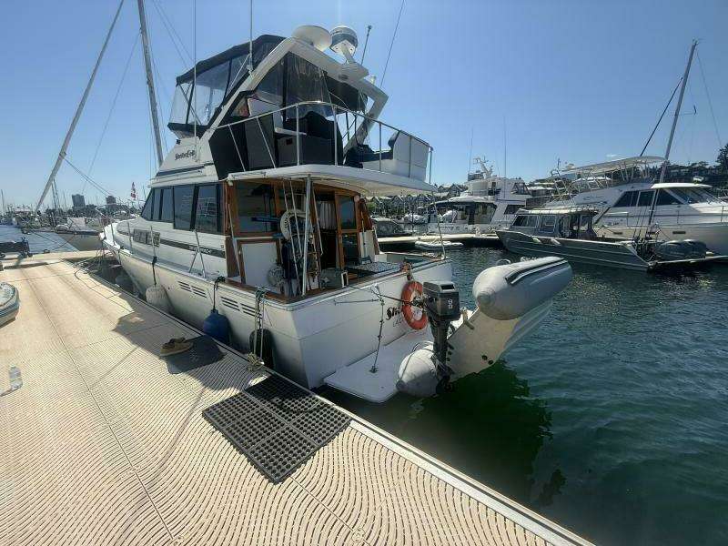Shelter Belle 38ft Bayliner Yacht For Sale