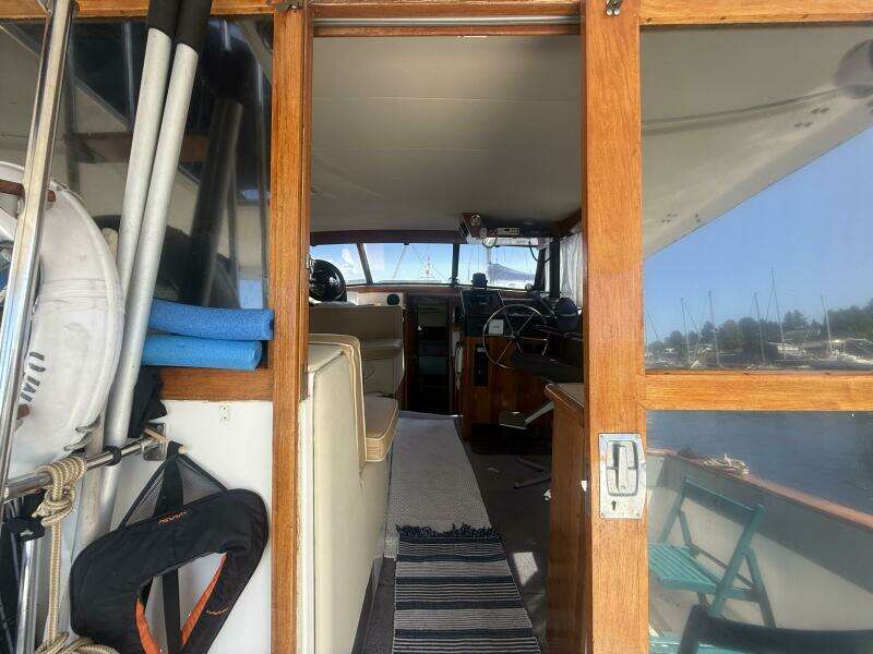 Shelter Belle 38ft Bayliner Yacht For Sale