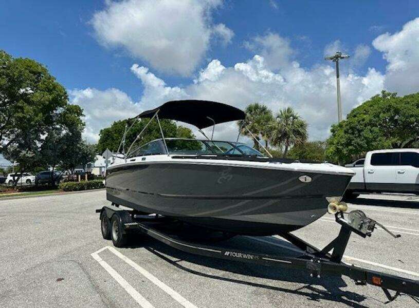 22ft Four Winns Yacht For Sale