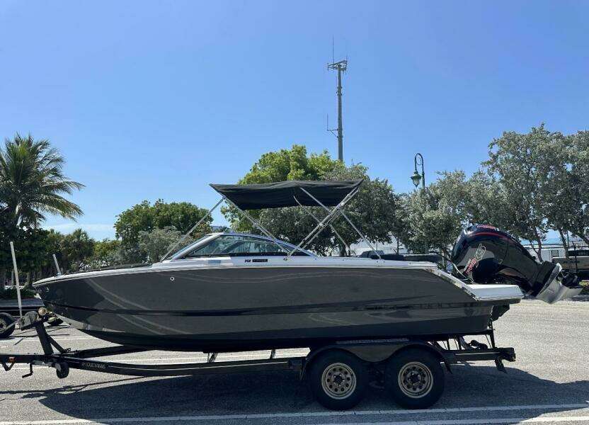 22ft Four Winns Yacht For Sale