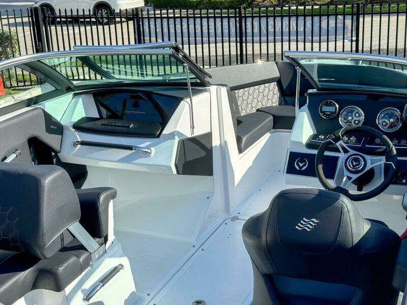 22ft Four Winns Yacht For Sale