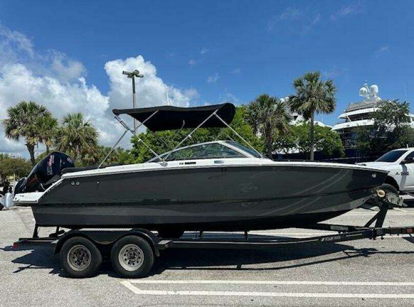 22ft Four Winns Yacht For Sale