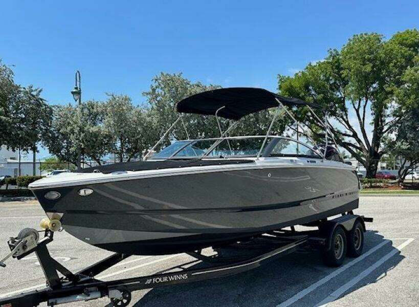 22ft Four Winns Yacht For Sale