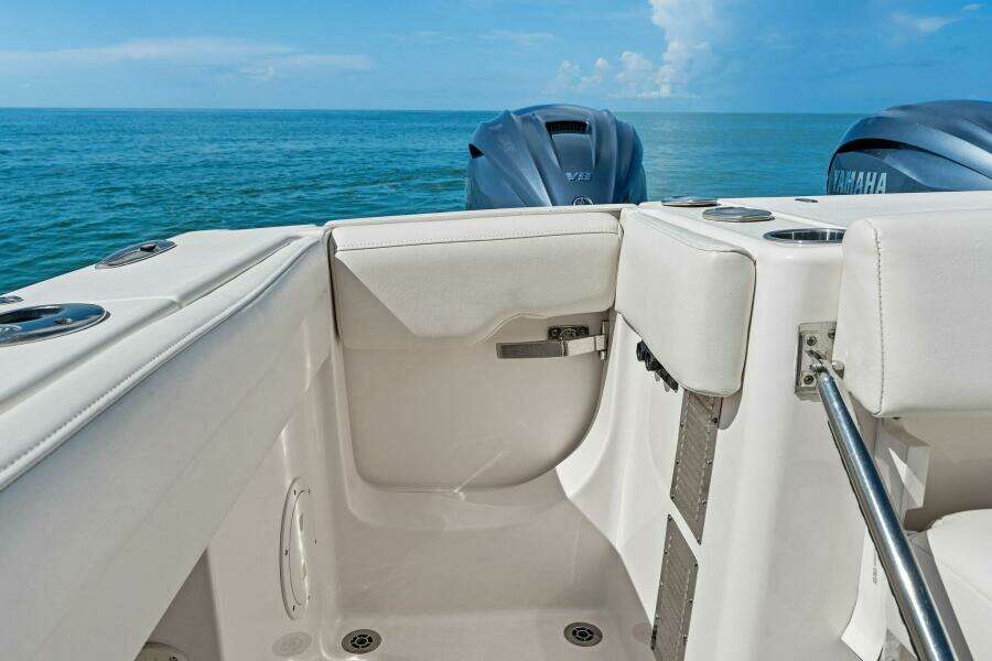 2022 Grady-White 336 Canyon - Cockpit