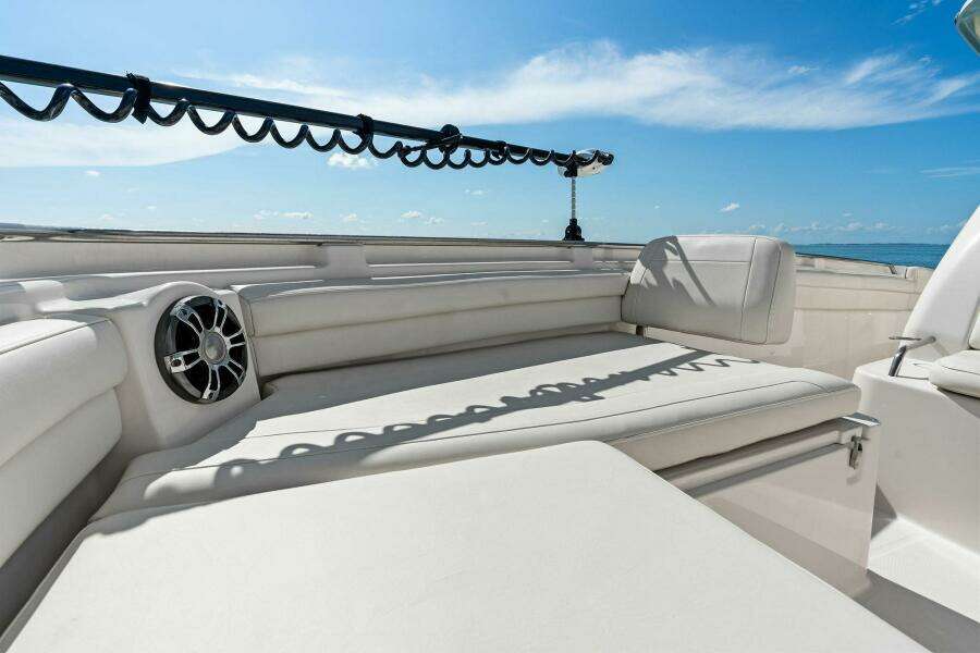2022 Grady-White 336 Canyon - Bow