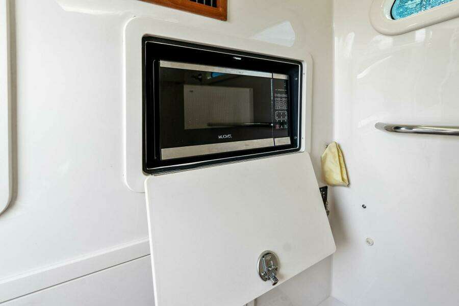 2022 Grady-White 336 Canyon - Microwave