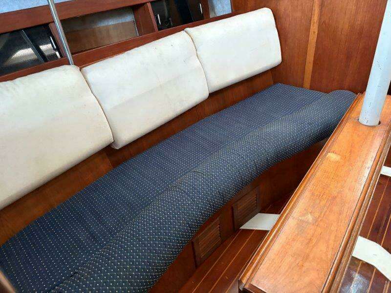 37ft Hunter Yacht For Sale