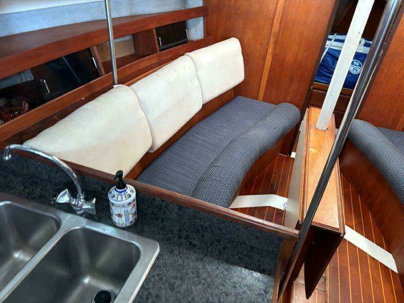 37ft Hunter Yacht For Sale
