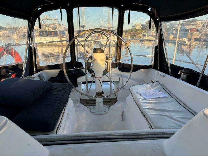 37ft Hunter Yacht For Sale
