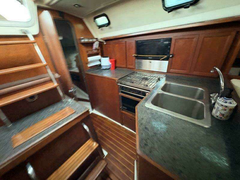 37ft Hunter Yacht For Sale