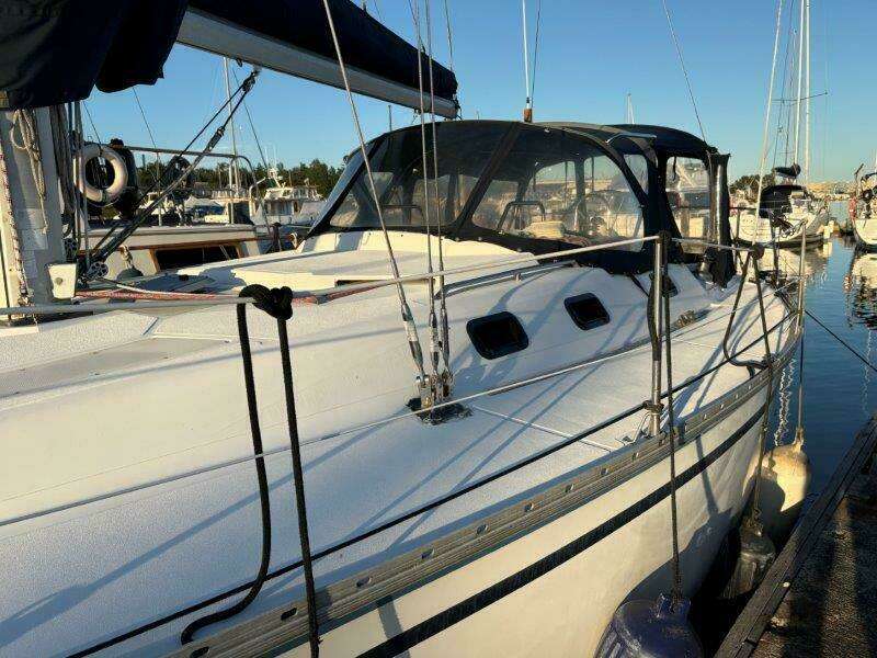 37ft Hunter Yacht For Sale