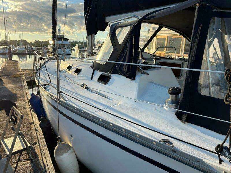 37ft Hunter Yacht For Sale