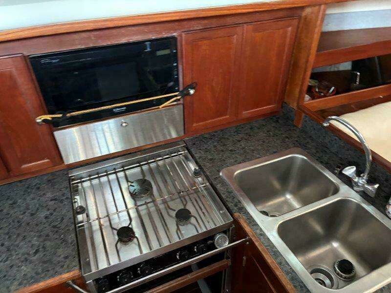 37ft Hunter Yacht For Sale