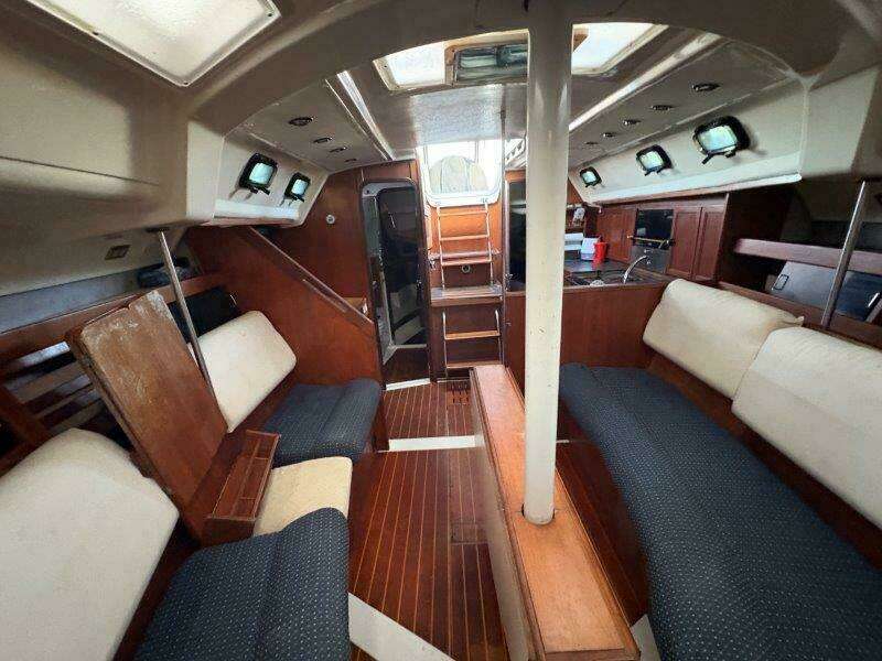 37ft Hunter Yacht For Sale