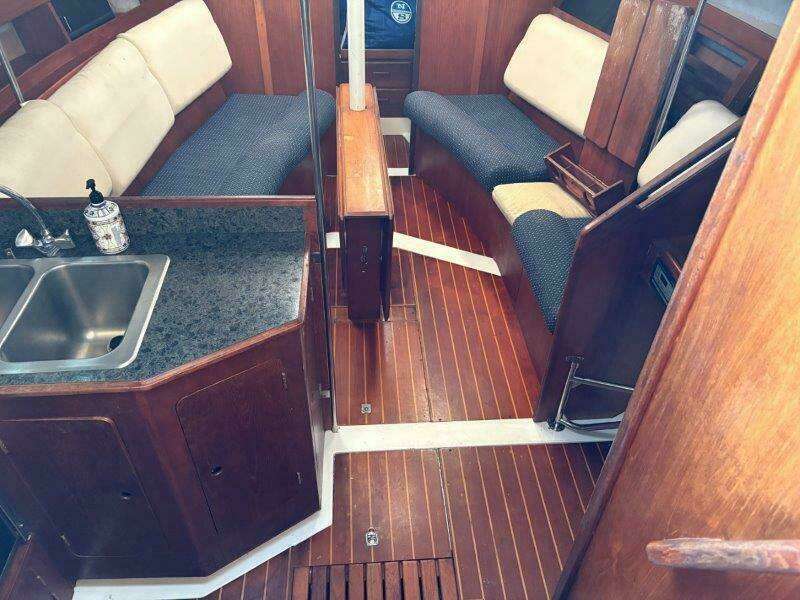37ft Hunter Yacht For Sale
