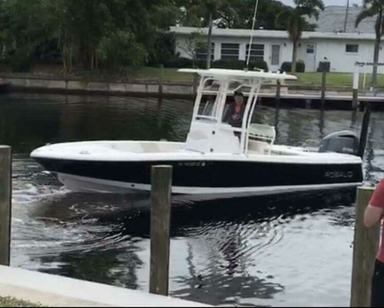 25ft Robalo Yacht For Sale