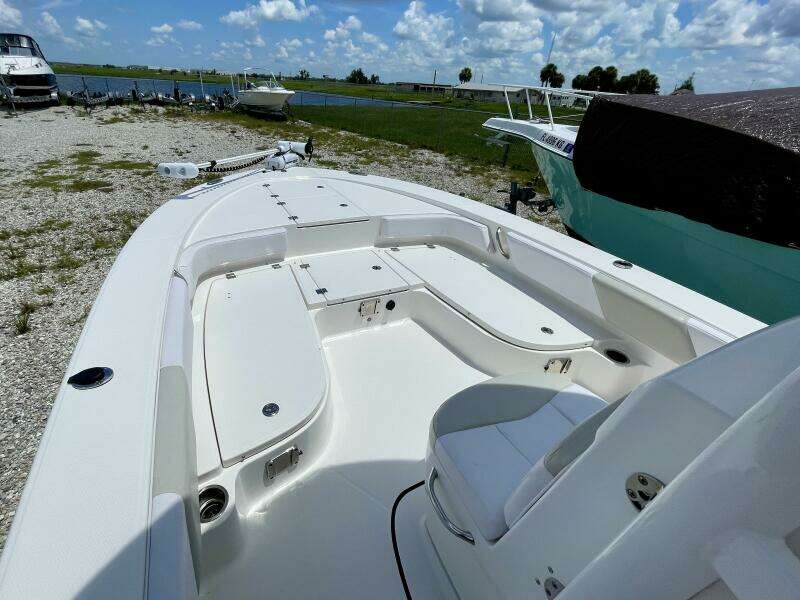 25ft Robalo Yacht For Sale