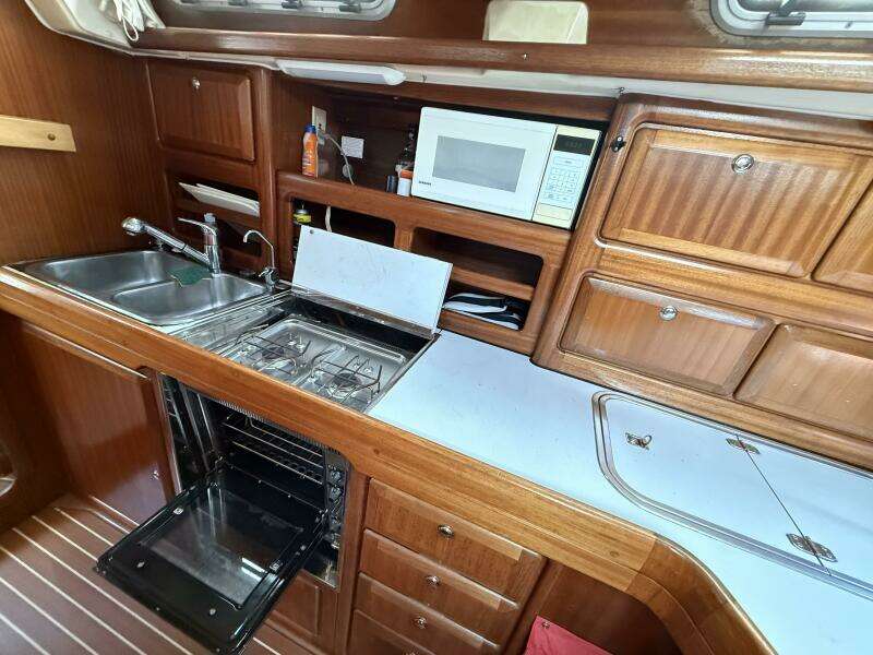 43ft Bavaria Yacht For Sale