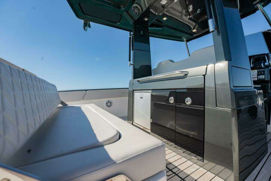 33ft Schaefer Yacht For Sale