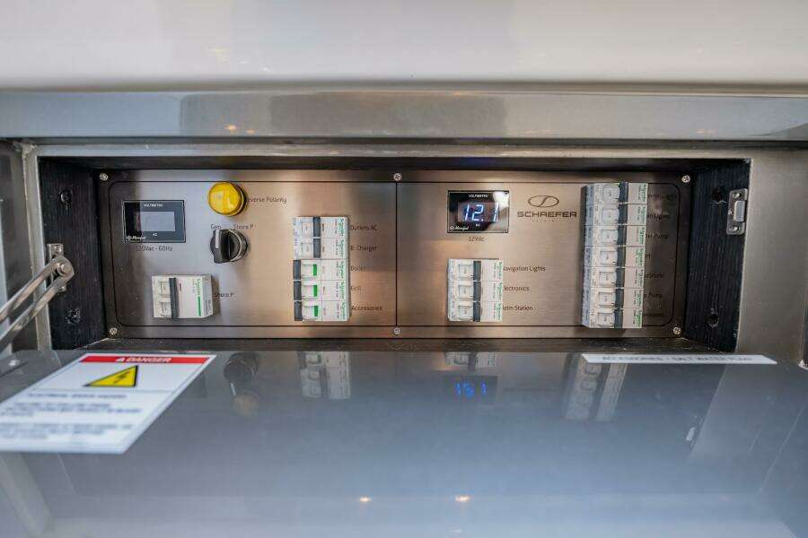33ft Schaefer Yacht For Sale
