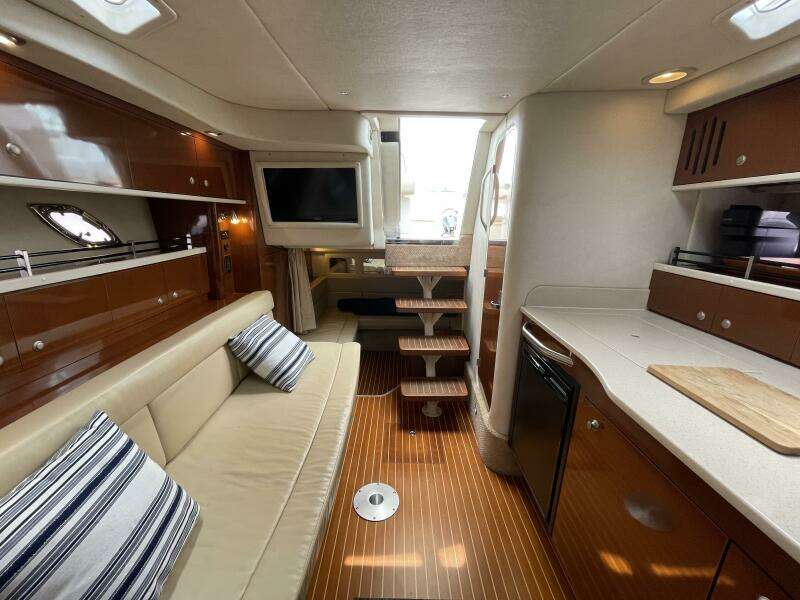33ft Sea Ray Yacht For Sale