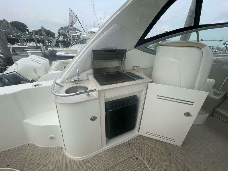 33ft Sea Ray Yacht For Sale