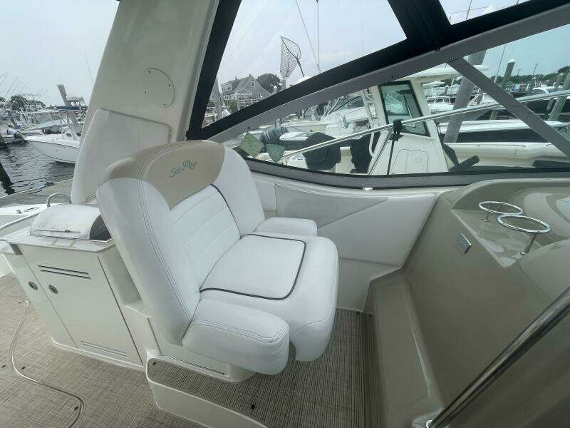 33ft Sea Ray Yacht For Sale