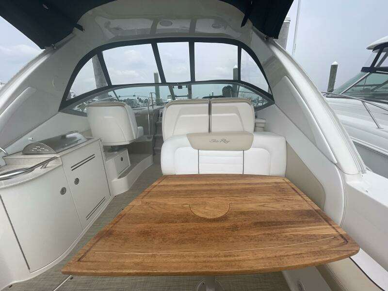 33ft Sea Ray Yacht For Sale