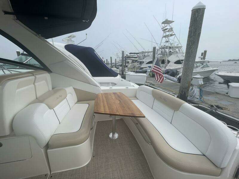 33ft Sea Ray Yacht For Sale