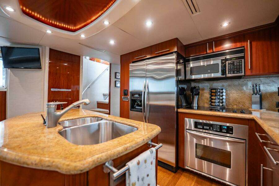 Water Ranch 80ft Lazzara Yachts Yacht For Sale