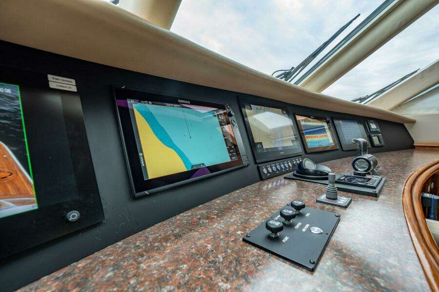 Water Ranch 80ft Lazzara Yachts Yacht For Sale
