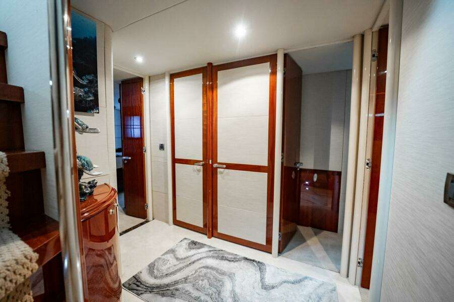 Water Ranch 80ft Lazzara Yachts Yacht For Sale