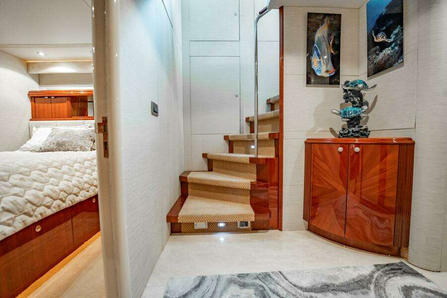 Water Ranch 80ft Lazzara Yachts Yacht For Sale