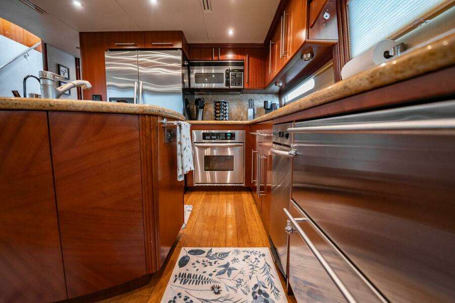 Water Ranch 80ft Lazzara Yachts Yacht For Sale
