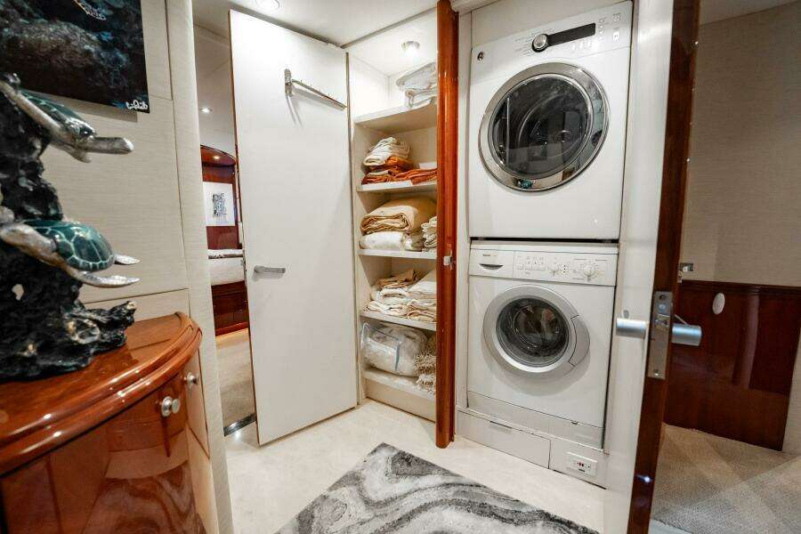 Water Ranch 80ft Lazzara Yachts Yacht For Sale