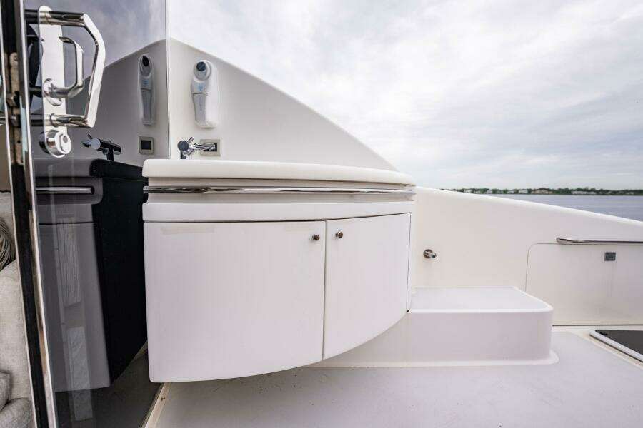 Water Ranch 80ft Lazzara Yachts Yacht For Sale