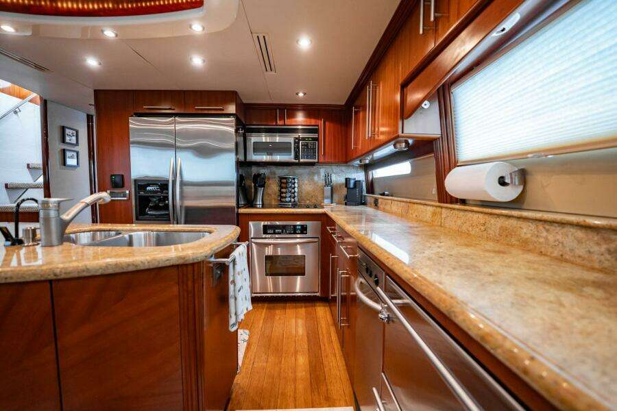Water Ranch 80ft Lazzara Yachts Yacht For Sale