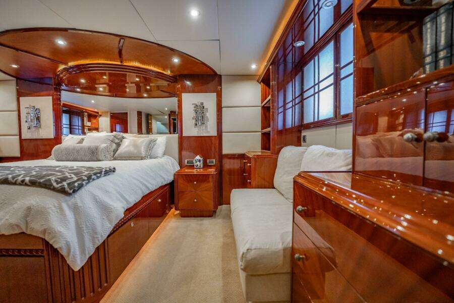 Water Ranch 80ft Lazzara Yachts Yacht For Sale