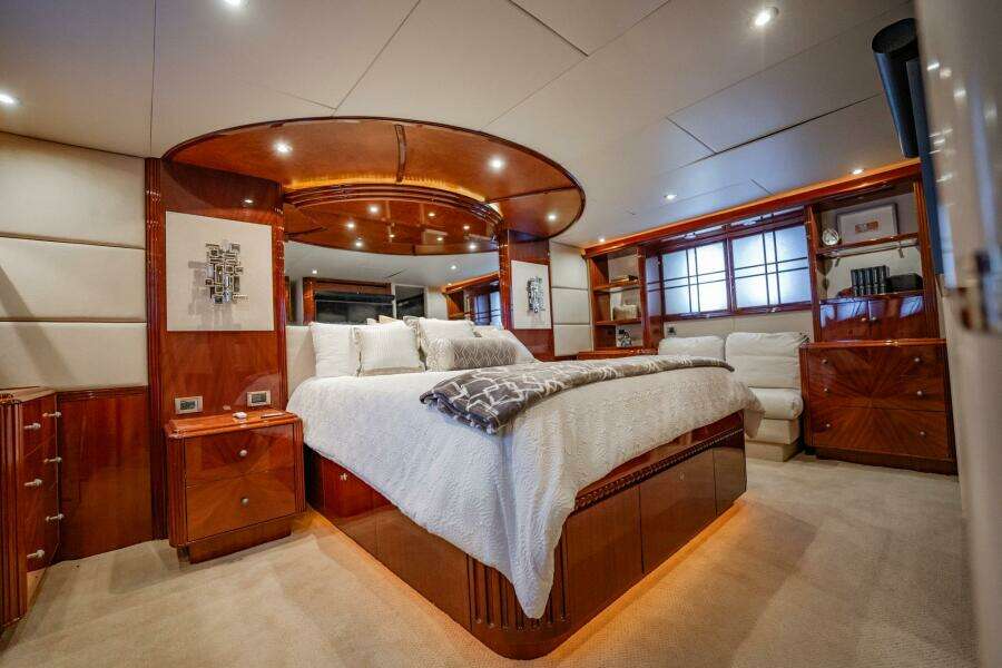 Water Ranch 80ft Lazzara Yachts Yacht For Sale