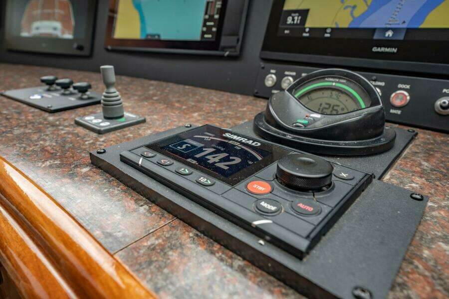 Water Ranch 80ft Lazzara Yachts Yacht For Sale