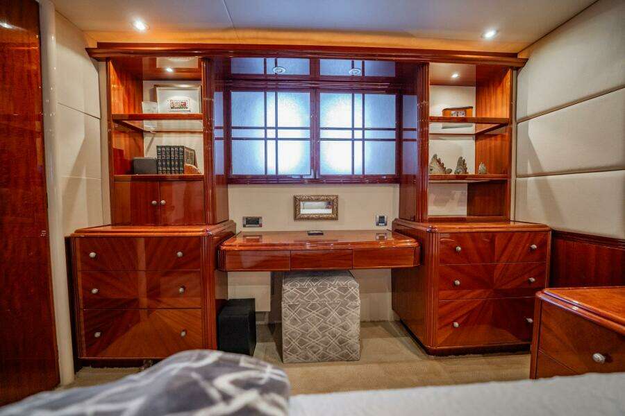 Water Ranch 80ft Lazzara Yachts Yacht For Sale